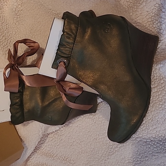 Timberland women's leather bronze metallic wedge stack heel booties with bow 9.5 - Picture 2 of 4